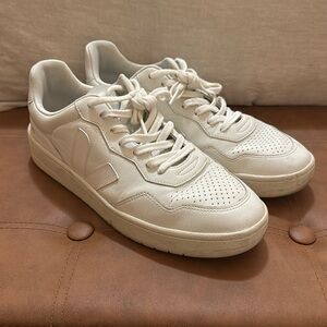 Veja V-90 white size 11
